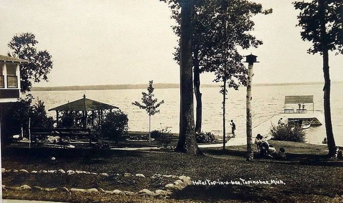 Hotel Top-In-A-Bee - Vintage Postcard (newer photo)